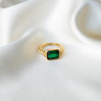 Anel Saphira com Pedra de Zircônia Verde