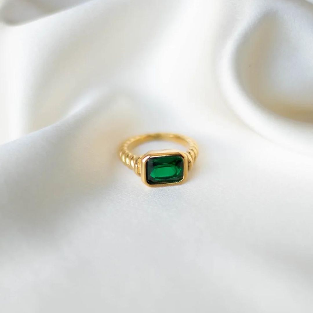 Anel Saphira com Pedra de Zircônia Verde