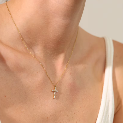 Colar com Pingente Cruz com Zircônia