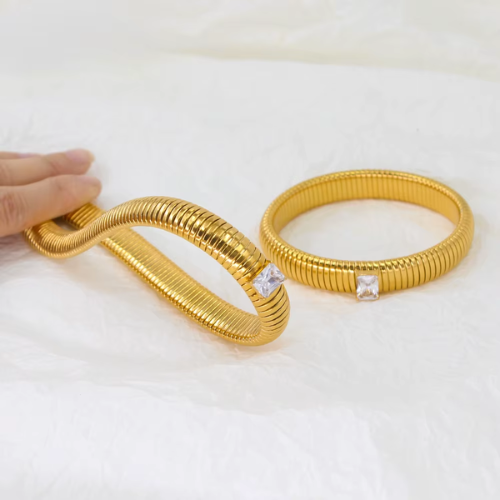 Bracelete Texturizado com Pedra de Zircônia