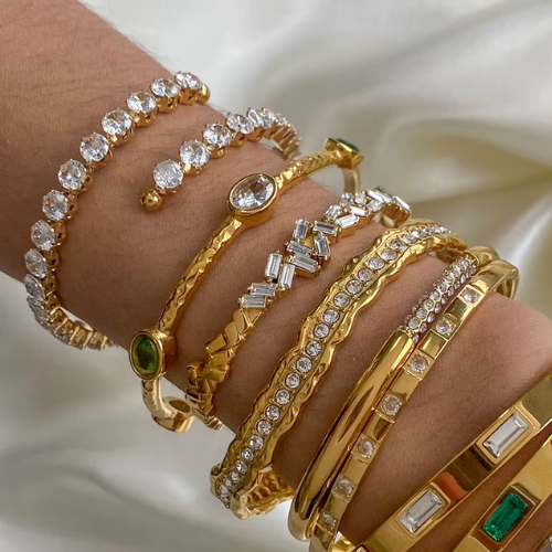 Bracelete Texturizado com Pedra de Zircônia