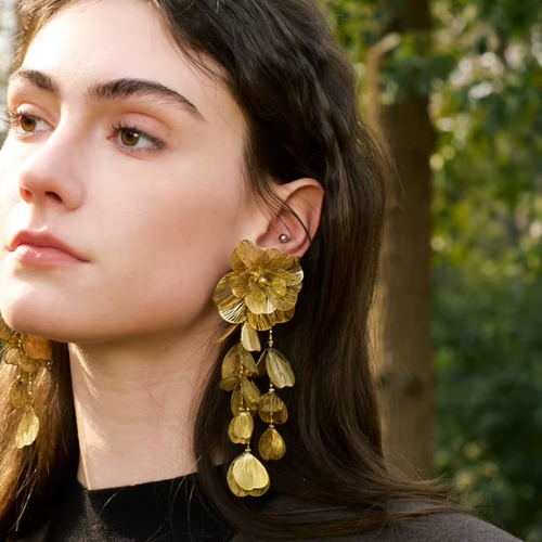 Brinco Longo Flor Banhado a Ouro 18k