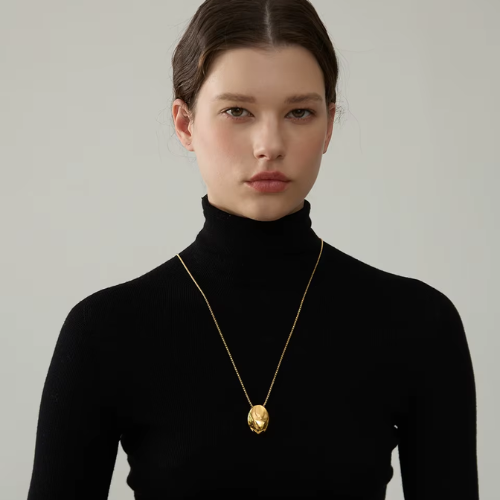 Colar longo Solenne com Pingente Banhado a ouro 18K