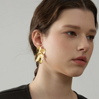 Brinco Dourado Flor Banhado a Ouro