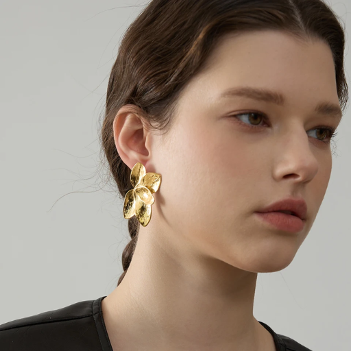Brinco Dourado Flor Banhado a Ouro