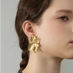 Brinco Dourado Flor Banhado a Ouro