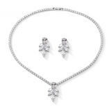 Conjunto Colar e Brincos Flor Cravejado com Zircônia