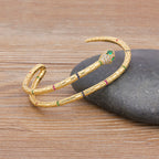 Bracelete Dourados com Cristais de Zircônia Coloridas