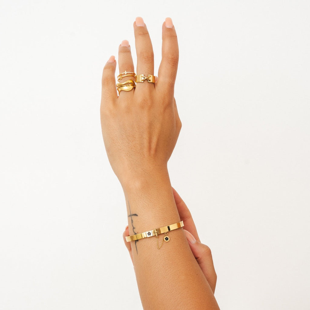 Bracelete Pingente com Flor Banhado a Ouro 18k