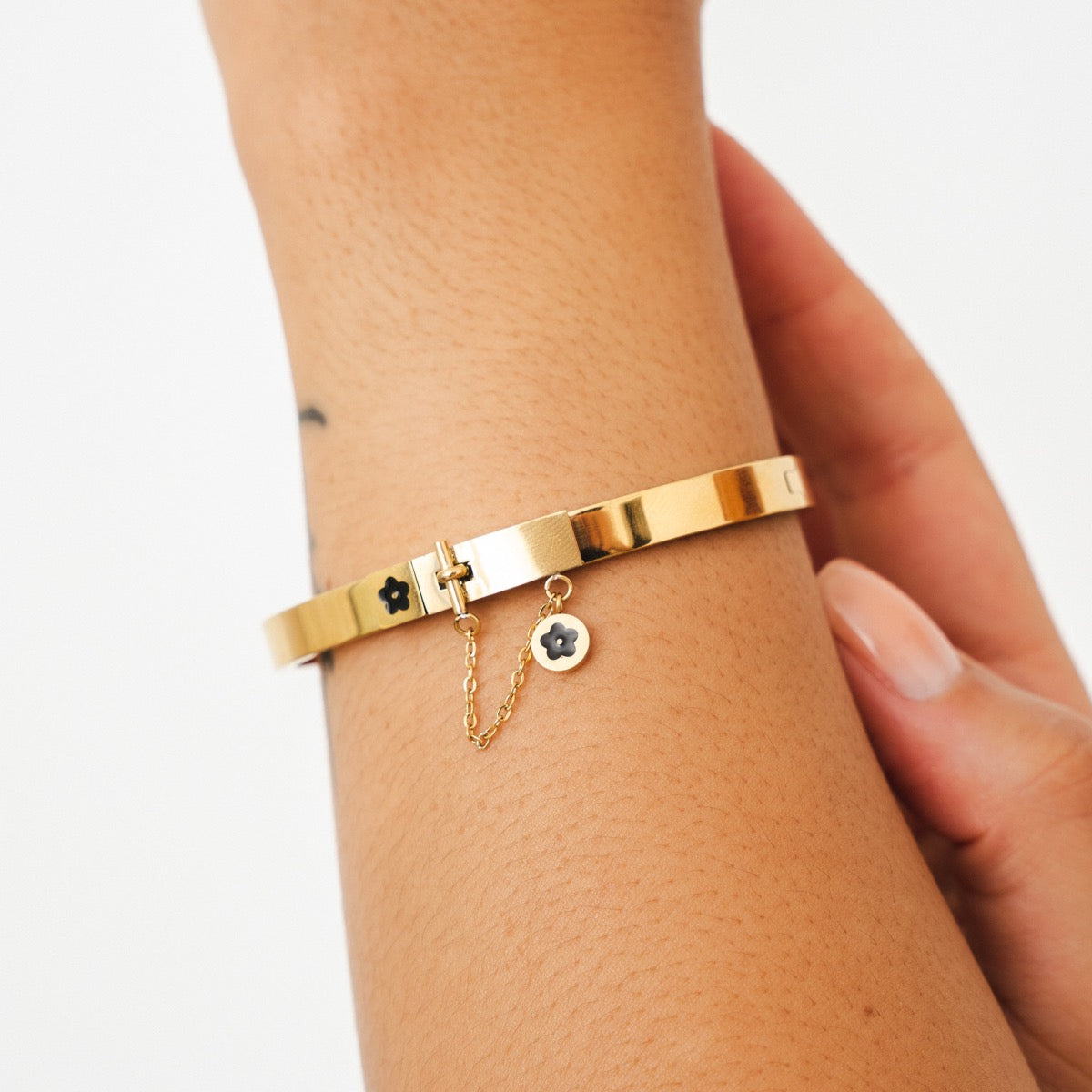 Bracelete Pingente com Flor Banhado a Ouro 18k
