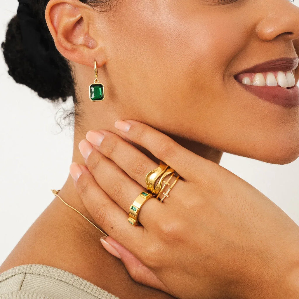 Anel com Zircônia Verde Banhado a Ouro 18K