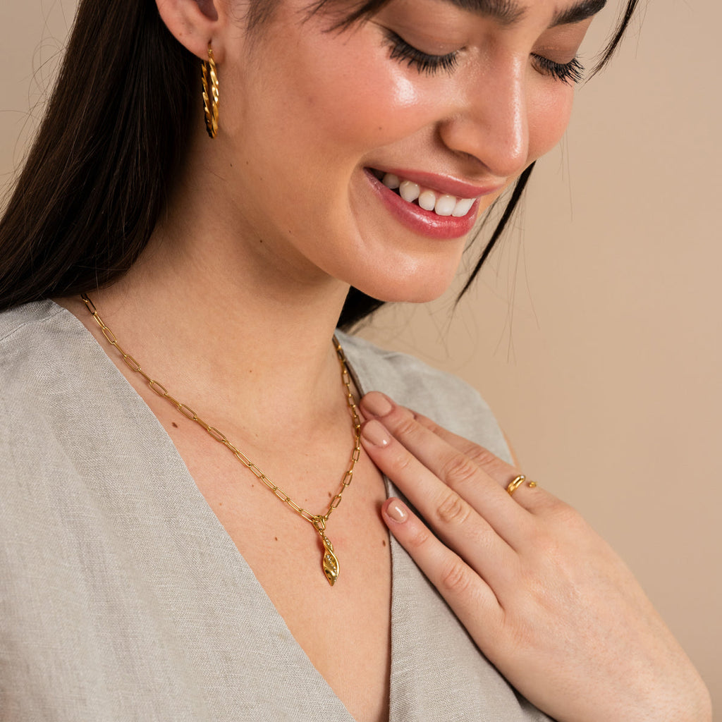 Colar Pendente Monica Banhado a Ouro 18K