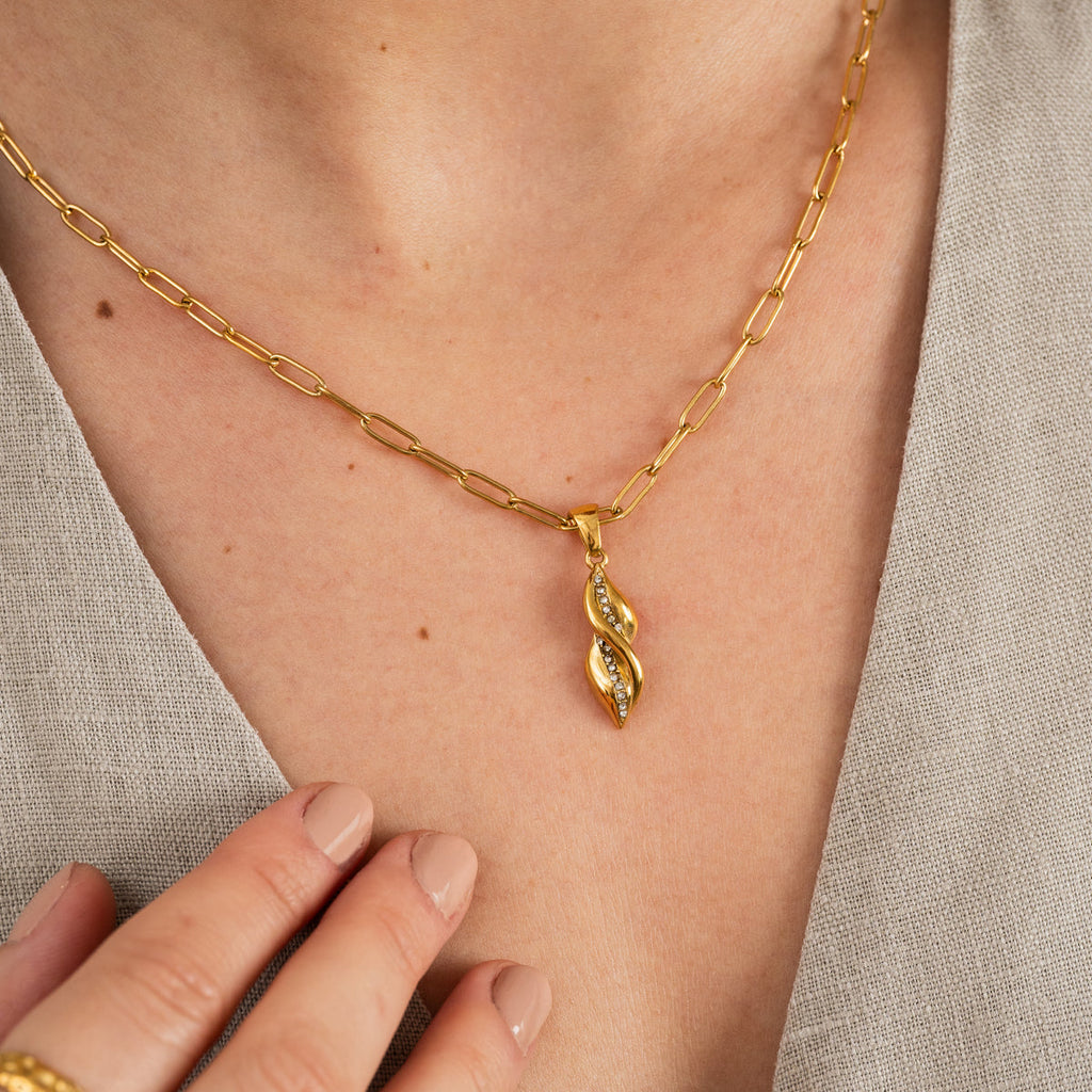 Colar Pendente Monica Banhado a Ouro 18K