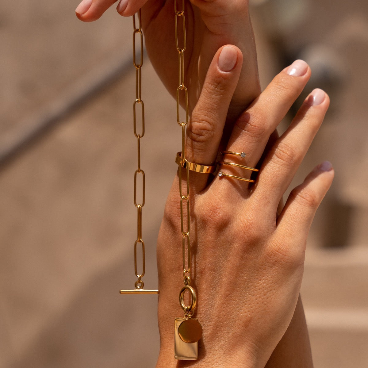 Colar Com Pingente Duplo Banhado a Ouro 18k