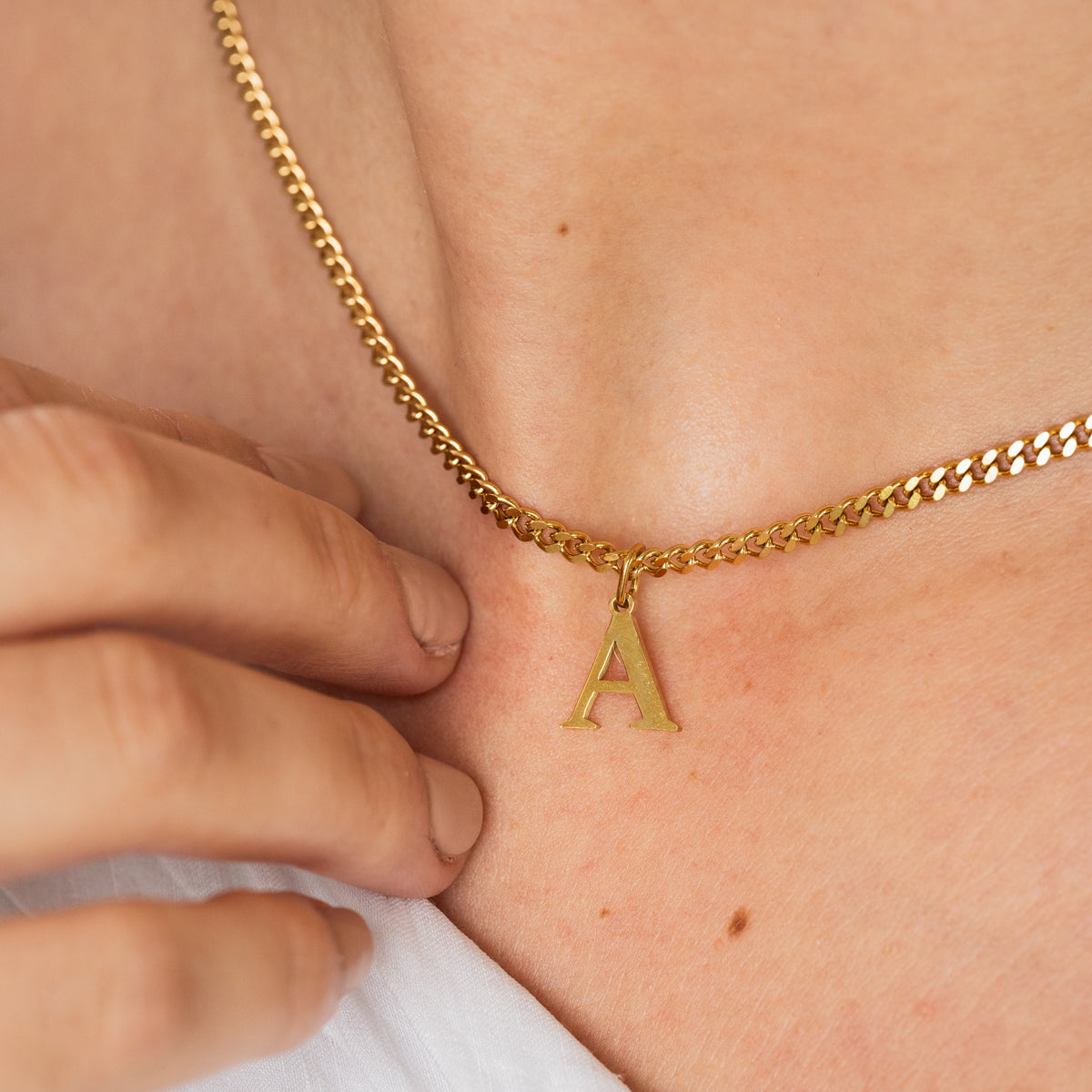 Colar de Inicial Banhado a Ouro 18K