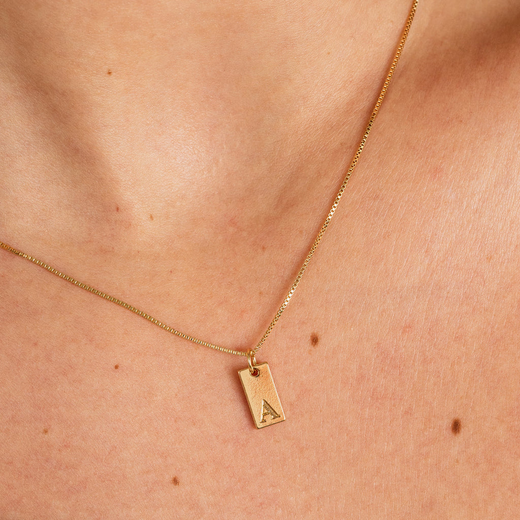 Colar de Inicial Personalizado Monarca Banhado a Ouro 18K