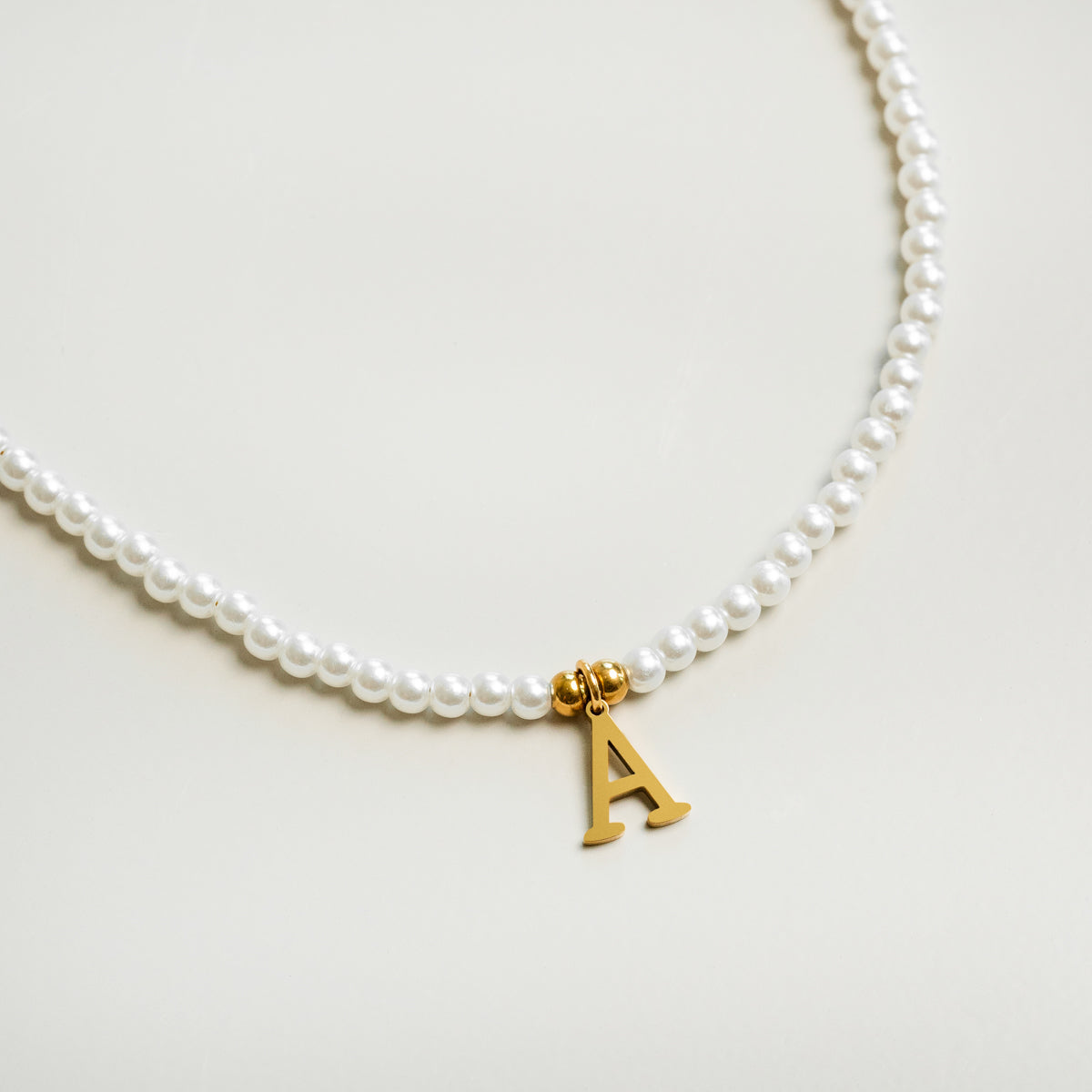 Colar de Inicial de Pérola Banhado a Ouro 18K