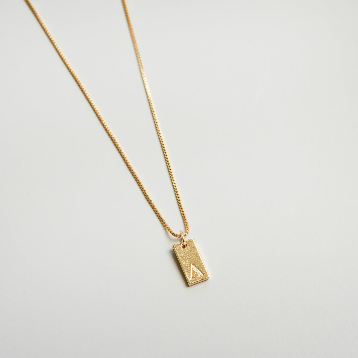 Colar de Inicial Personalizado Monarca Banhado a Ouro 18K