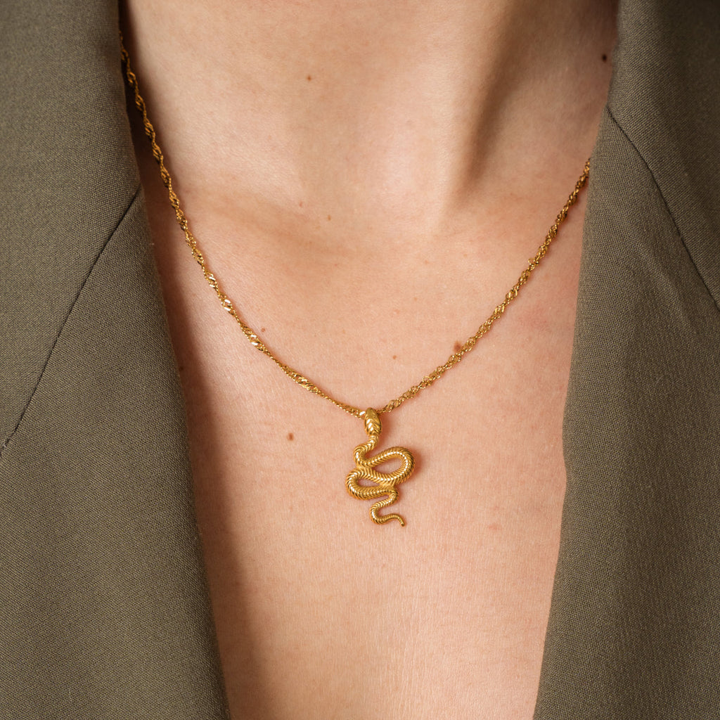 Colar Pingente de Cobra Dourado Banhado a Ouro 18K