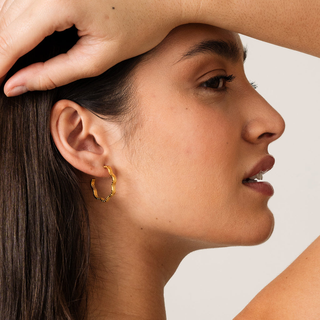 Brincos Asimétricos Texturizados Banhado a ouro 18K