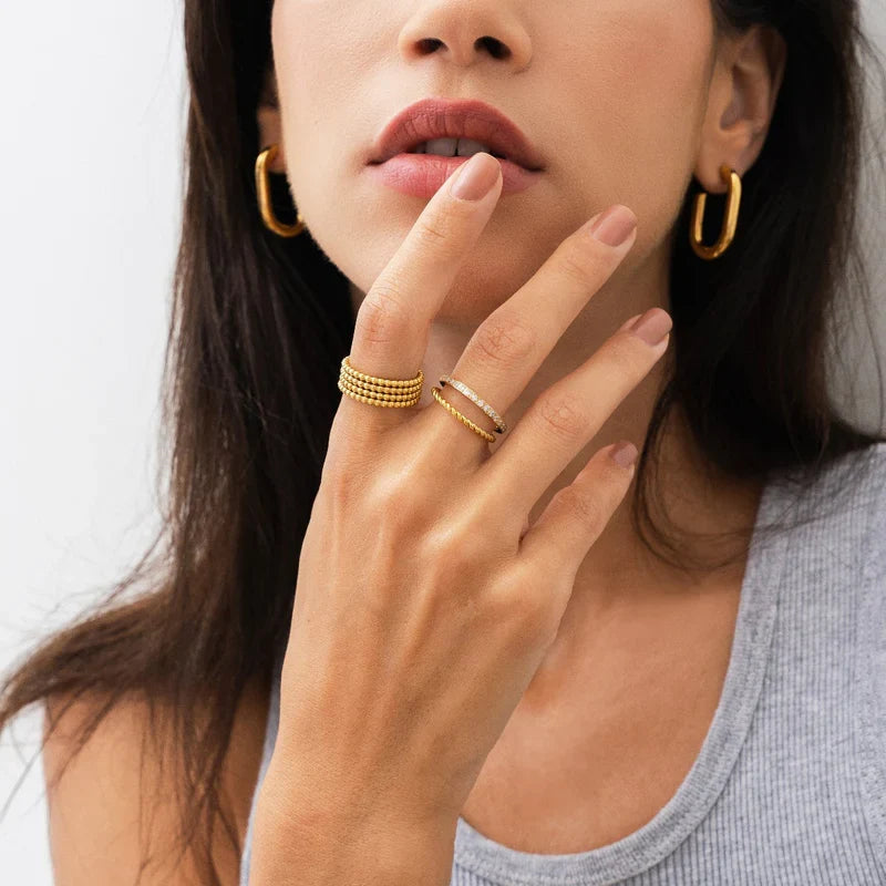 Anel Minimalista Bolinhas Banhado a Ouro 18K