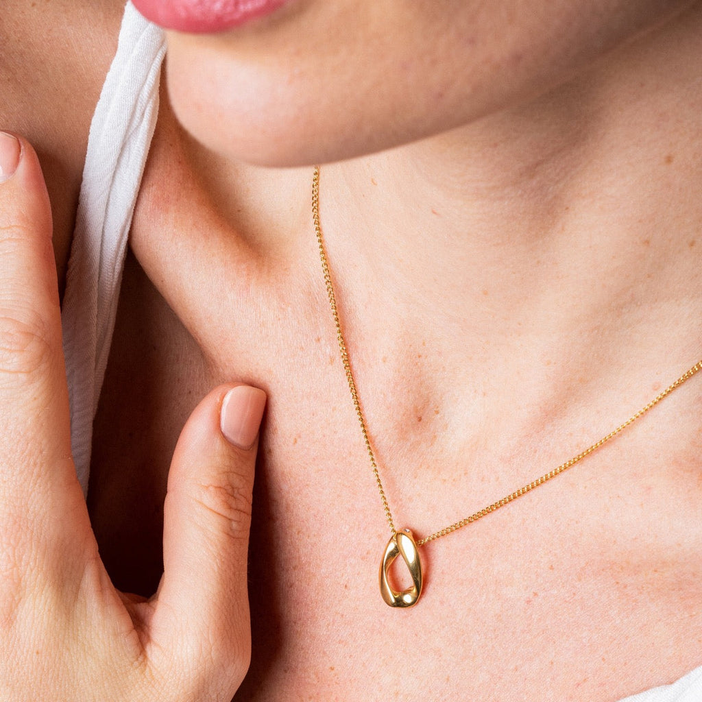Colar com Pingente Irregular Banhado a Ouro 18K