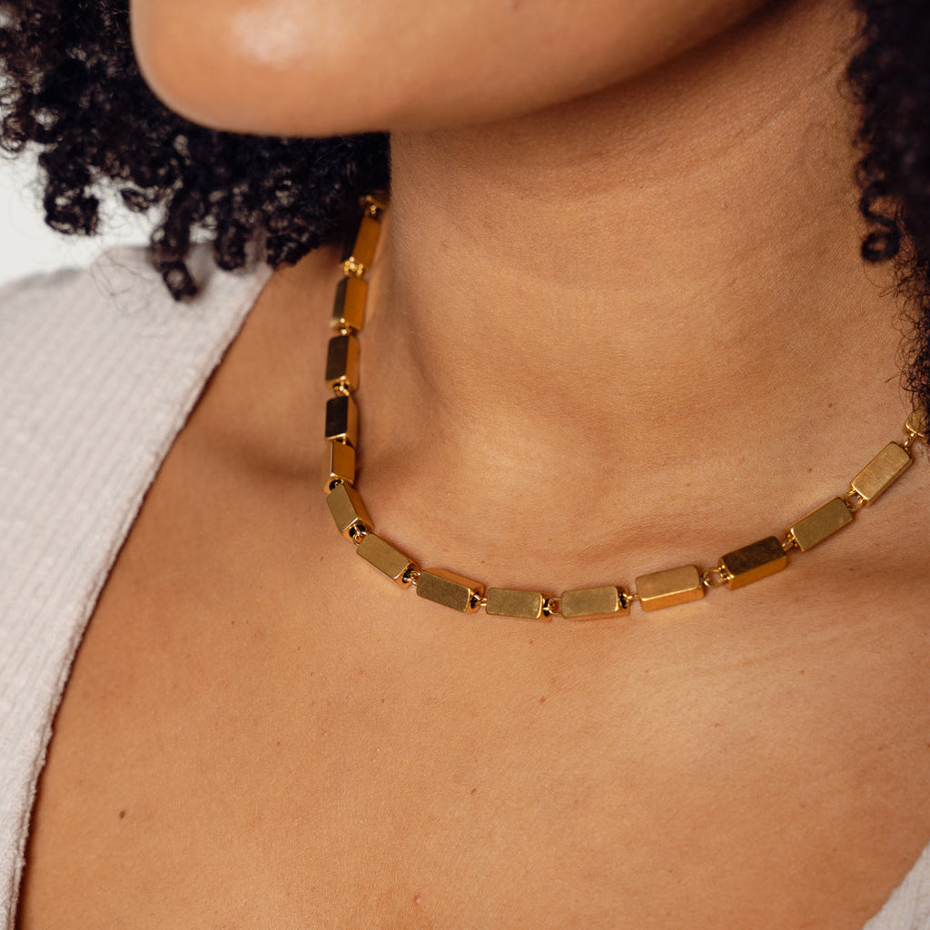 Colar Charme Retangular Banhado a Ouro 18K