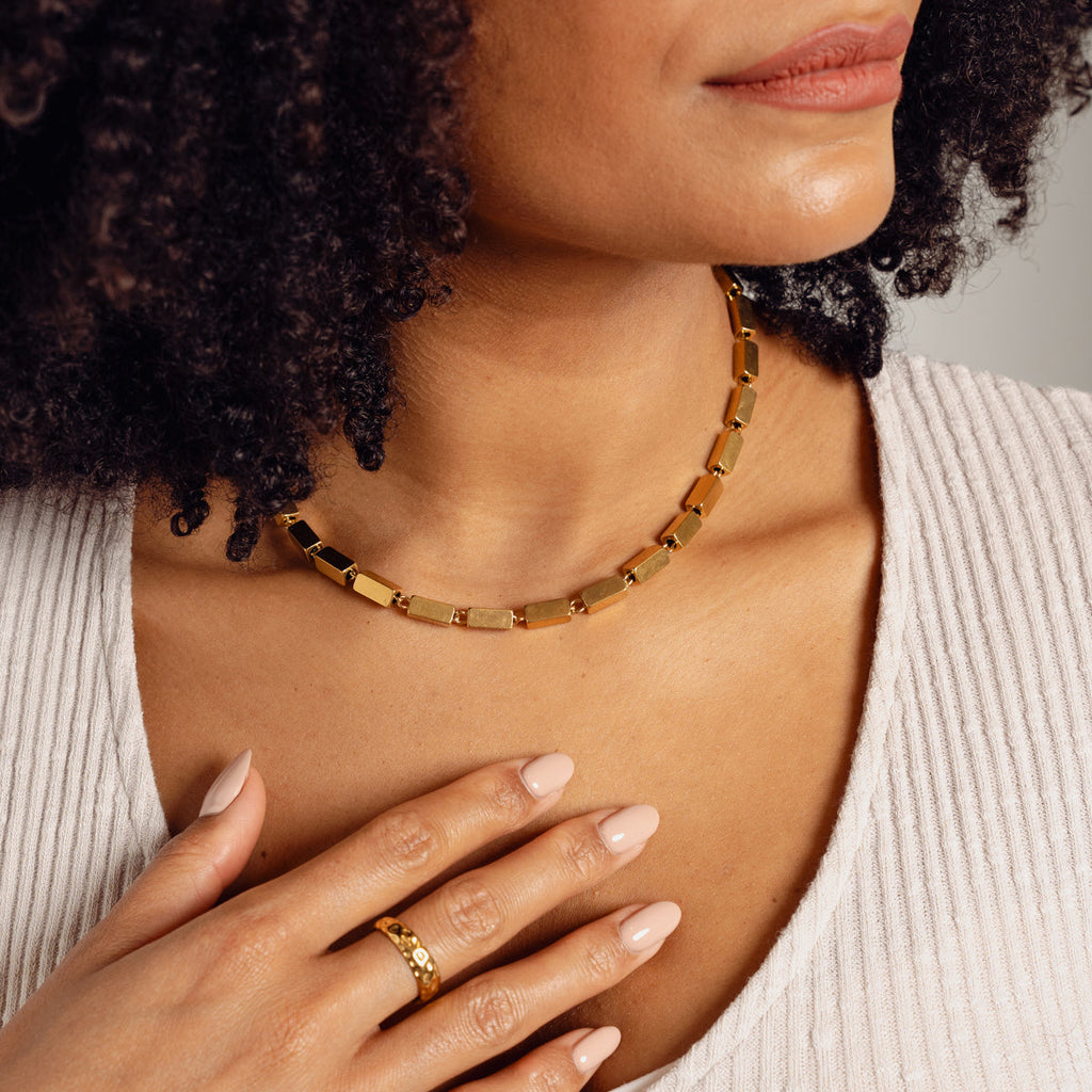 Colar Charme Retangular Banhado a Ouro 18K