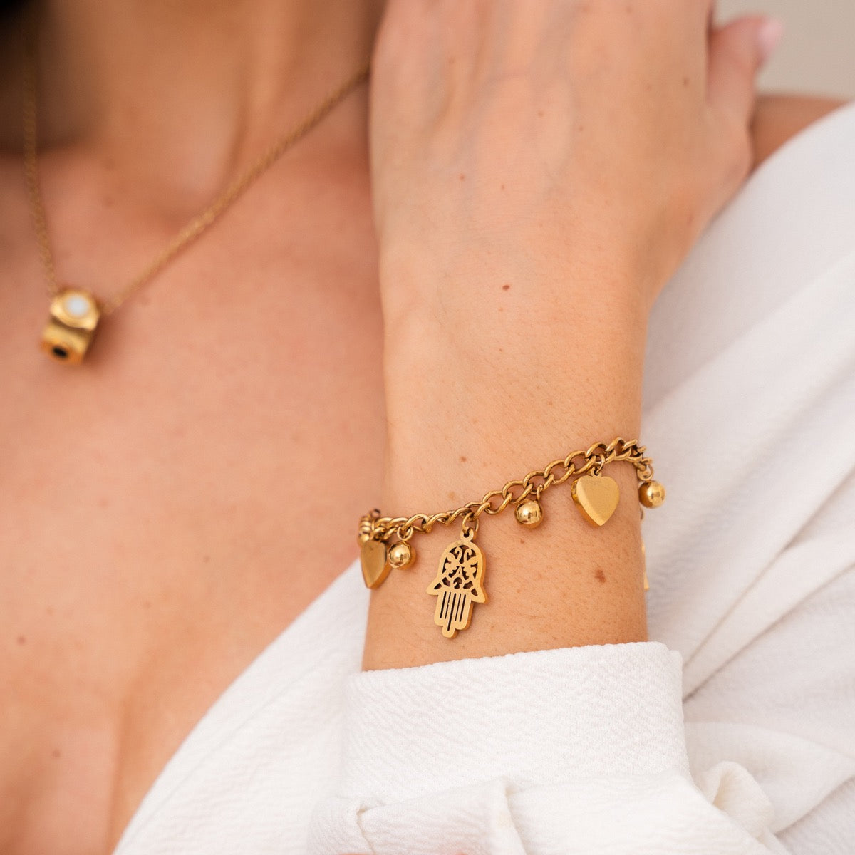 Pulseira Pingente Hamsa Banhado a Ouro 18k