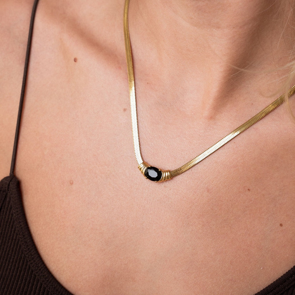 Colar com Pedra de Onix Banhado a Ouro 18K