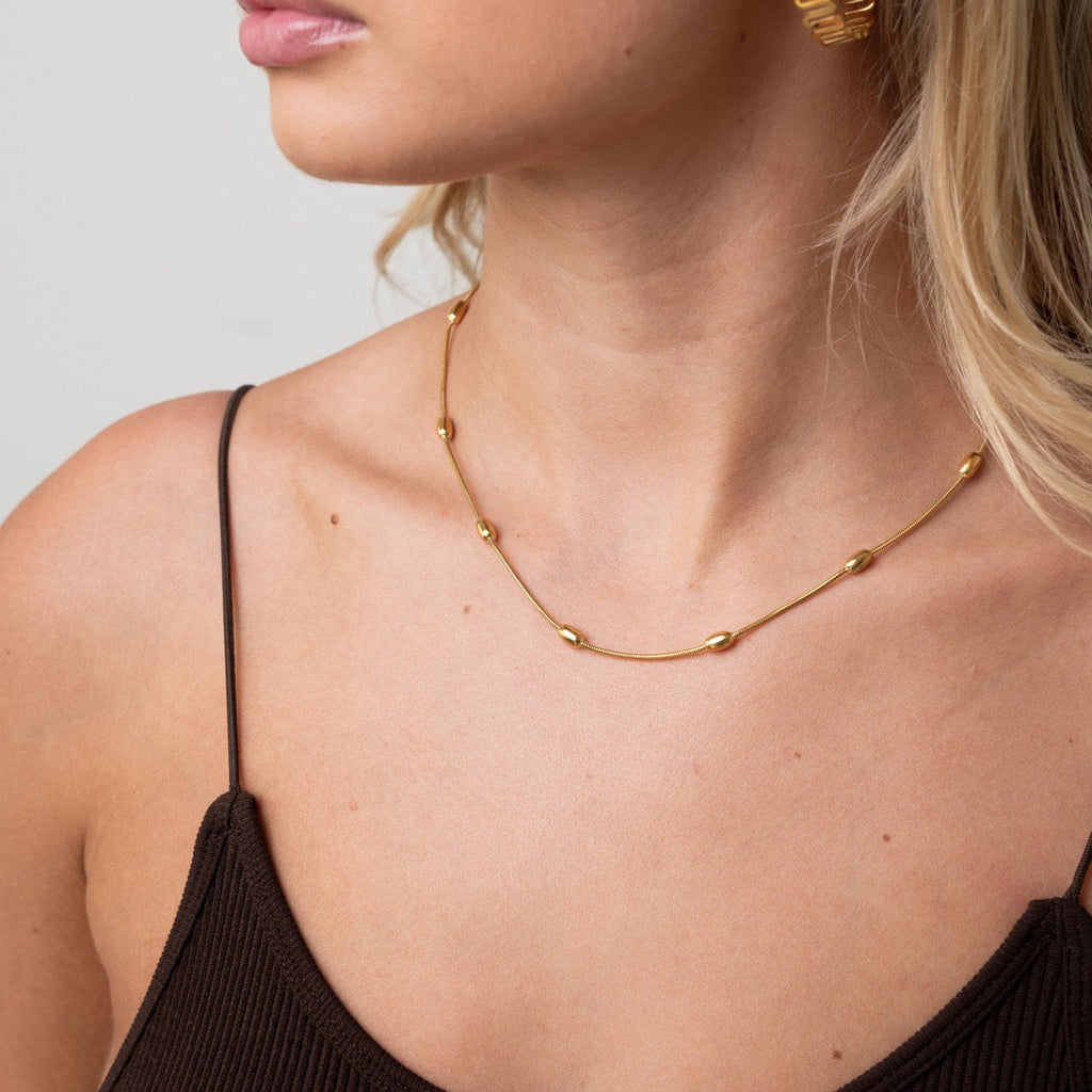 Colar com Detalhes de Bolas Banhado a Ouro 18K