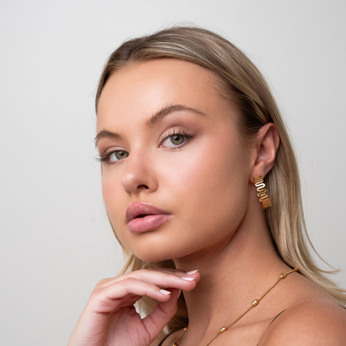 Brincos de Argola Onda Banhado a Ouro 18K
