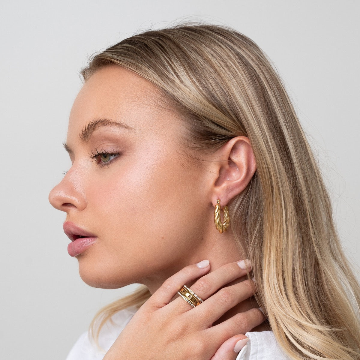 Brincos Argola Torcido Banhado a Ouro 18k