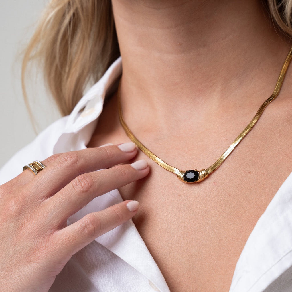 Colar com Pedra de Onix Banhado a Ouro 18K