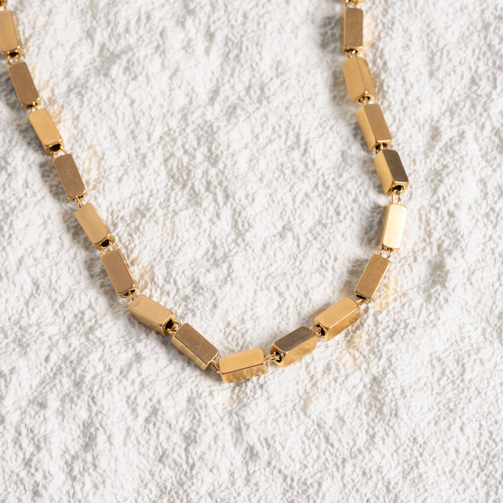 Colar Charme Retangular Banhado a Ouro 18K