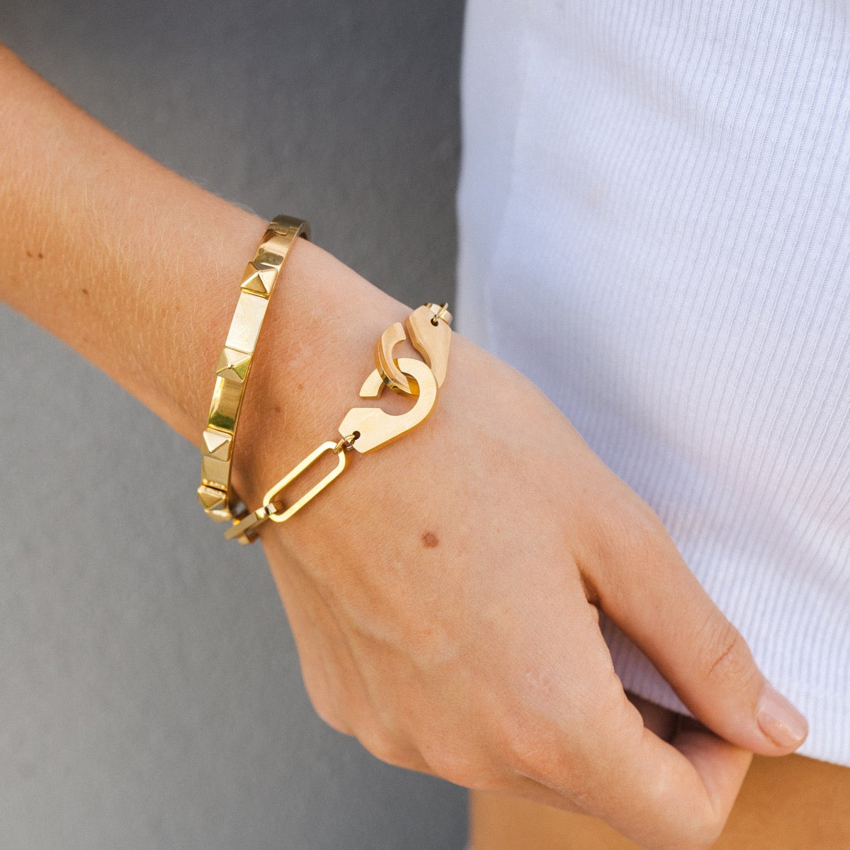 Bracelete com Pinos Banhado a Ouro 18K