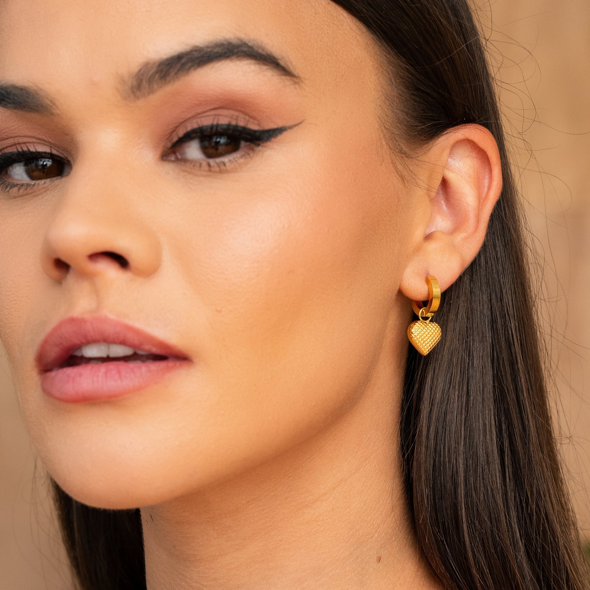 Brinco Pingente Coração Banhado a Ouro 18k