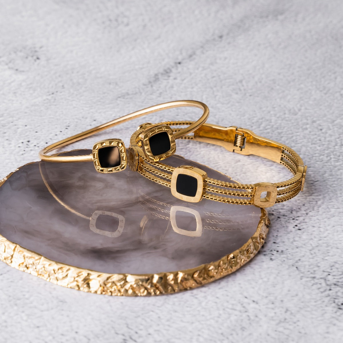 Bracelete Pedra de Onix Quadrada Banhado a Ouro 18k
