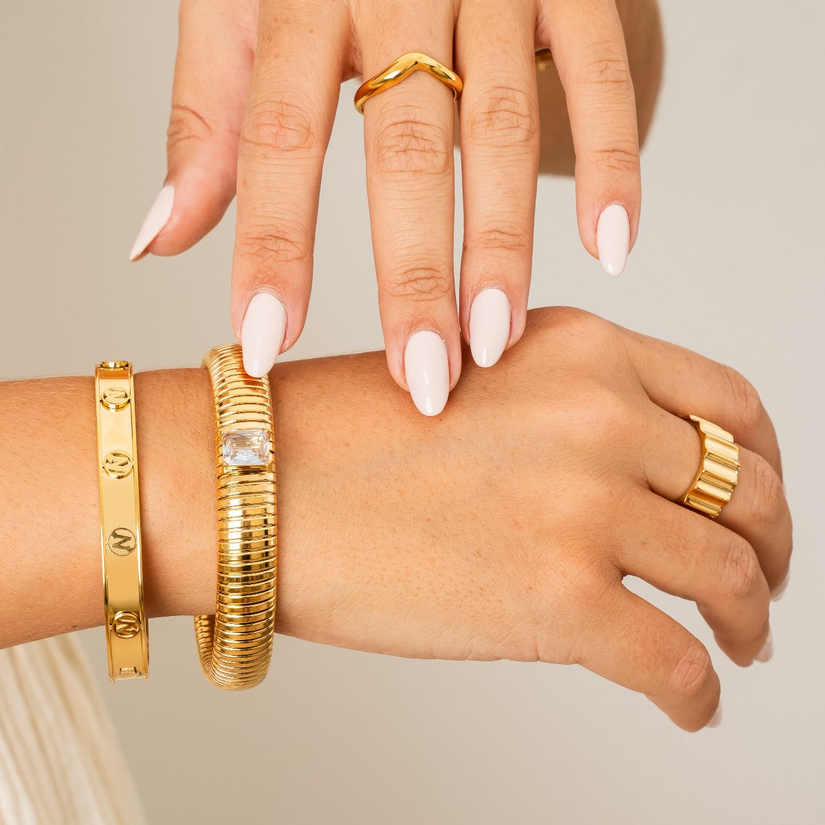 Bracelete Texturizado com Pedra Rose