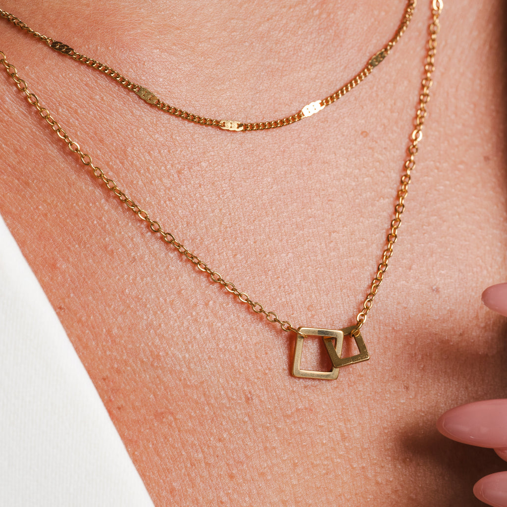 Colar com Pingente Quadrado Banhado Ouro 18K