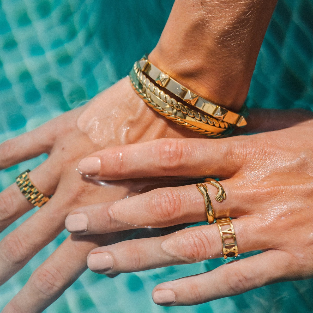 Bracelete com Pinos Banhado a Ouro 18K