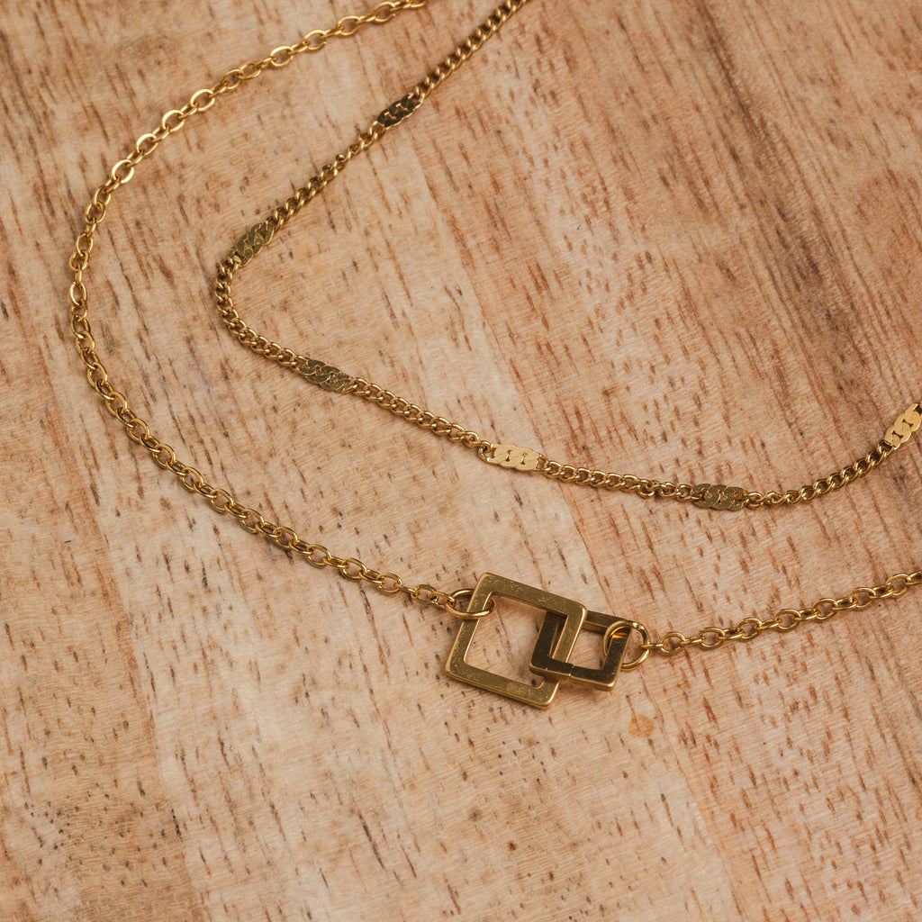 Colar com Pingente Quadrado Banhado Ouro 18K