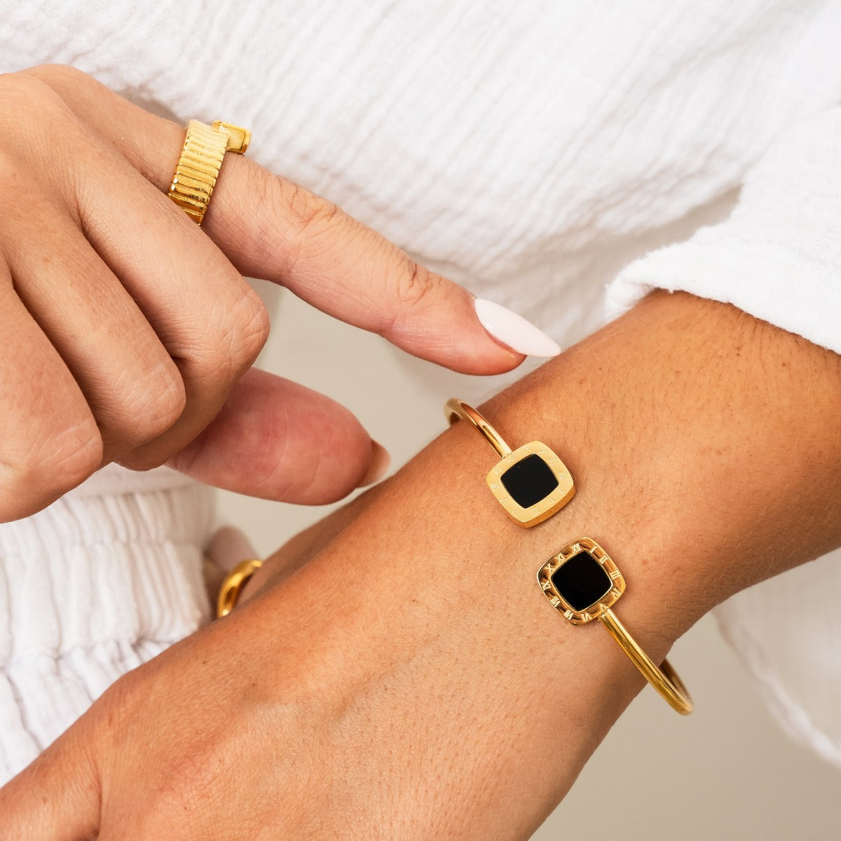 Bracelete Pedra de Onix Quadrada Banhado a Ouro 18k
