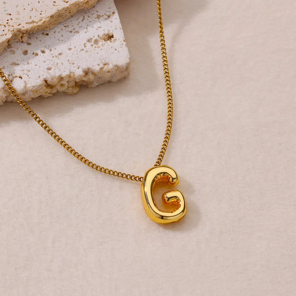 Colar Inicial Letra Formato Balão Banhado a Ouro 18k