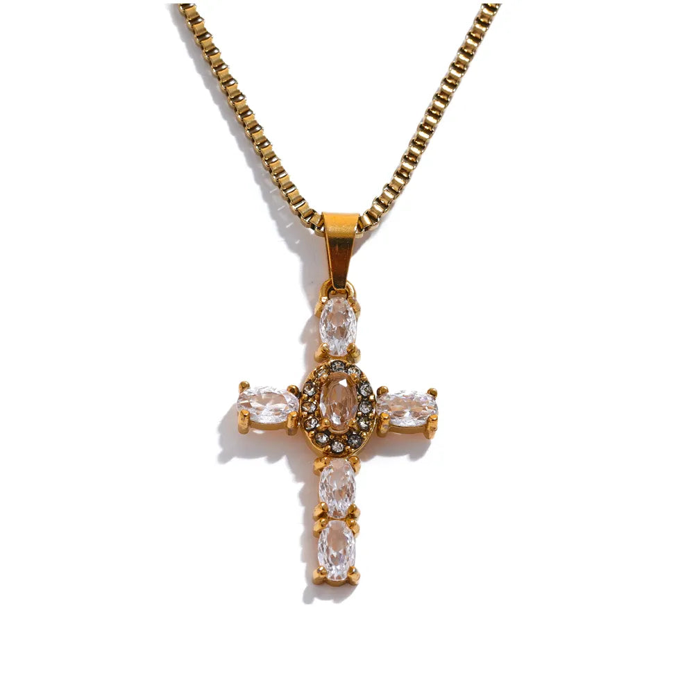 Colar com Pingente Cruz Cravejado com Cristais de Zircônia