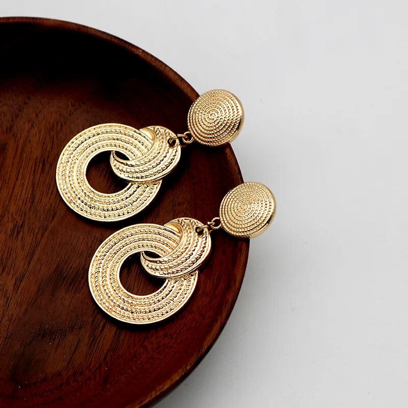 Brinco Dourado Longo