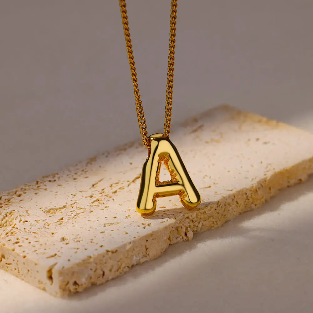 Colar Inicial Letra Formato Balão Banhado a Ouro 18k