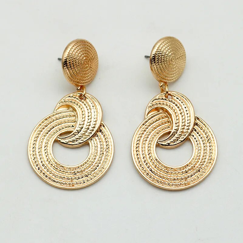 Brinco Dourado Longo