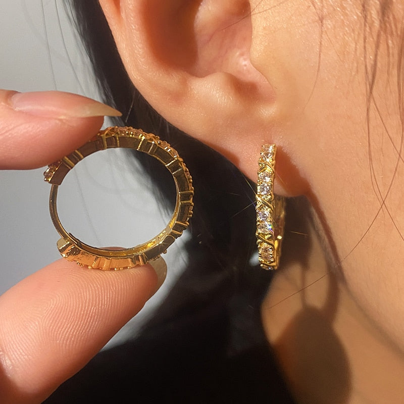 Brinco Argola Dourada Cravejada com Zircônia