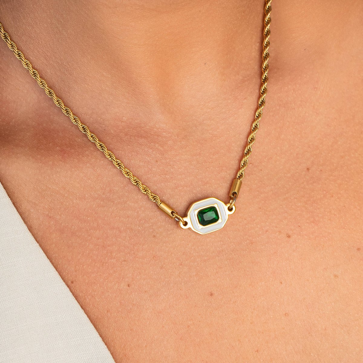 Colar Selene com Pedra de Esmeralda Banhado a Ouro 18k
